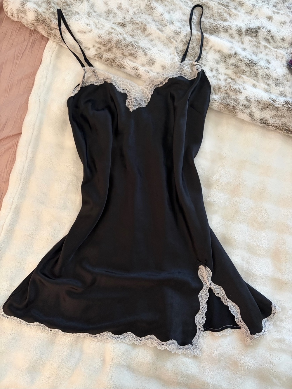 Victoria’s Secret Black Satin & White Lace Slip Dress (L) 🖤